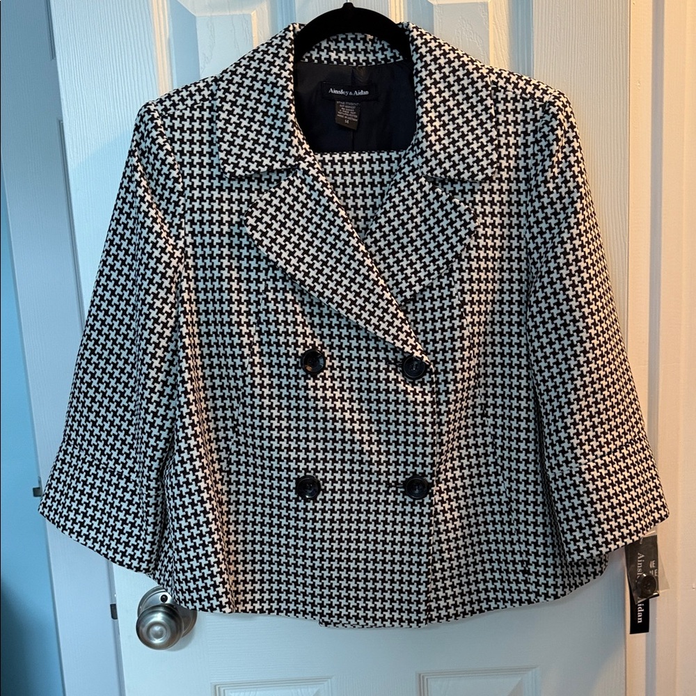 Elegant Houndstooth Double-Breasted Blazer
